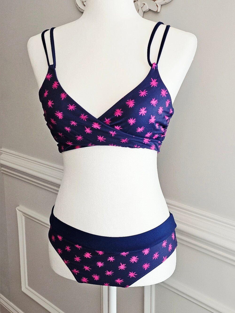 Lands End  Reversible Women's Navy Swim WrapBikini Set with Pink Starburst Print